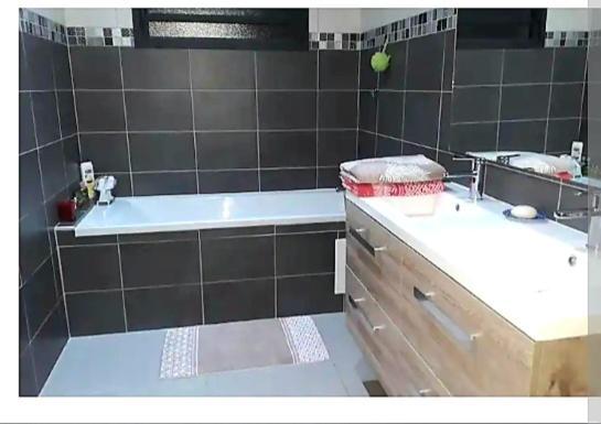 Chambre privée dans maison Le Tampon Extérieur photo
